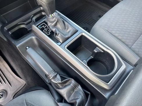 Used 2020 Toyota Tacoma SR5 AWD/4WD image 29
