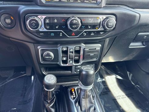 Used 2023 Jeep Wrangler Unlimited Sahara AWD/4WD image 28