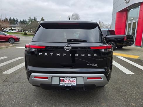 Used 2024 Nissan Pathfinder Platinum image 8