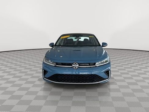 Used 2025 Volkswagen Jetta SEL image 4