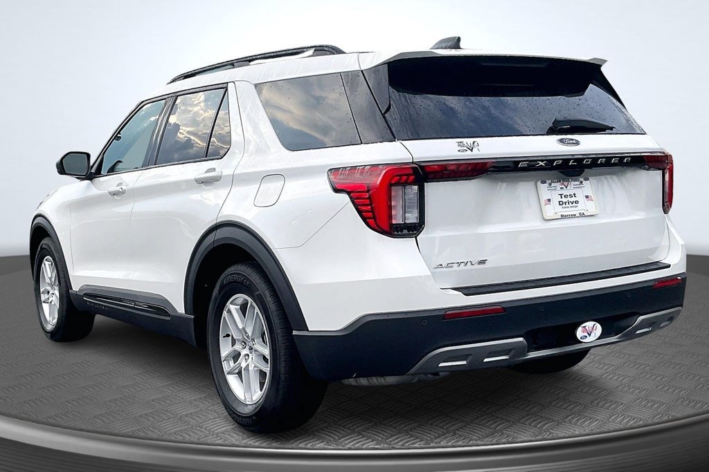 Used 2026 Ford Explorer Active w/ Active Comfort Package RWD image 5