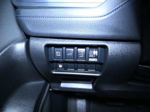 Used 2025 Subaru Forester Limited w/ Popular Package image 41