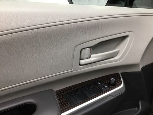 Used 2023 Toyota Sienna LE image 6