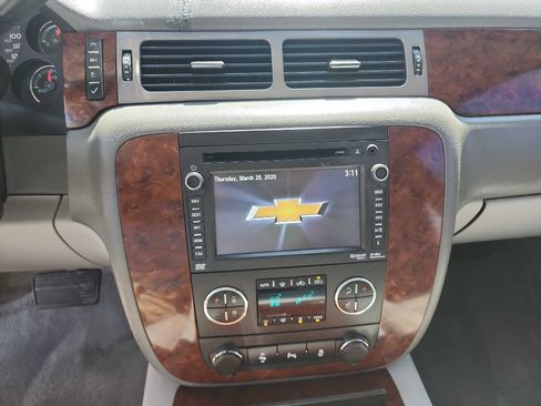 Used 2013 Chevrolet Avalanche LTZ image 28