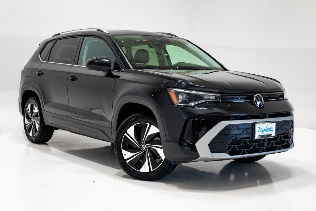 Used 2025 Volkswagen Taos SE AWD/4WD image 8