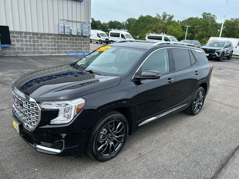 Used 2022 GMC Terrain Denali w/ Black Diamond Edition AWD/4WD image 3