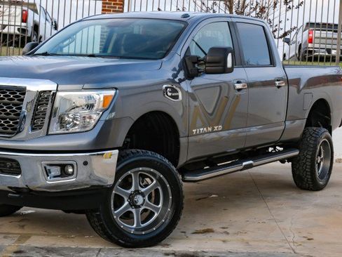 Used 2017 Nissan Titan SV image 56