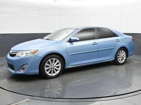 Used 2013 Toyota Camry XLE w/ Leather Pkg FWD image 4