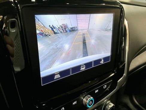 Used 2023 Chevrolet Traverse LT image 23