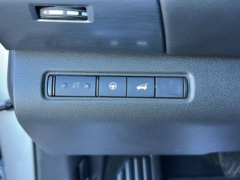 Certified 2024 Nissan Pathfinder SL image 13