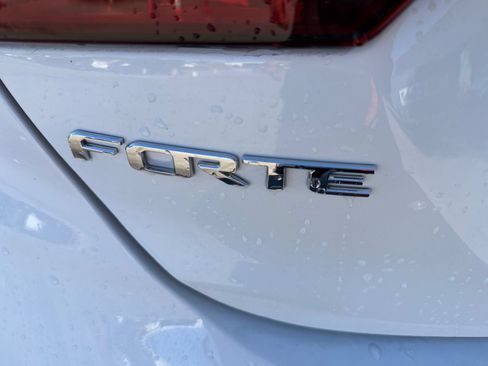 Used 2020 Kia Forte LXS FWD image 29