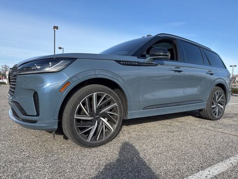 Used 2025 Lincoln Aviator Black Label w/ Jet Appearance Package image 10