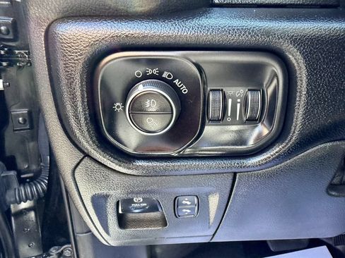 Used 2019 RAM 1500 Laramie AWD/4WD image 17
