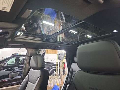 New 2026 GMC Yukon Denali w/ Sun & Power Step Package AWD/4WD image 33