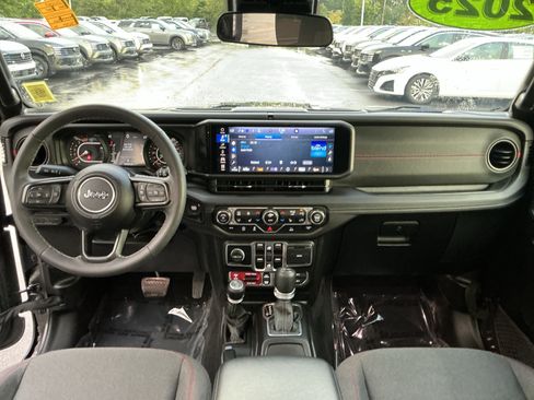 Used 2025 Jeep Wrangler Unlimited Rubicon w/ Convenience Group AWD/4WD image 11