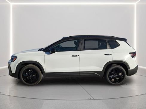 New 2026 Volkswagen Taos SE FWD image 3