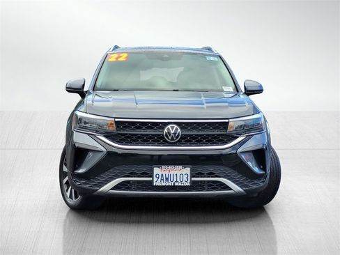 Used 2022 Volkswagen Taos SE image 2