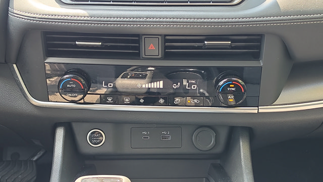 Used 2023 Nissan Rogue SV FWD image 10