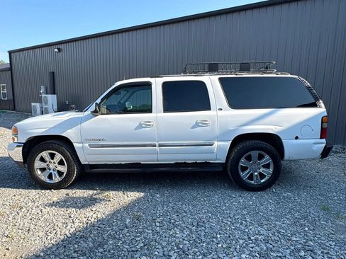 Used 2005 GMC Yukon XL SLT w/ SLT Preferred Equipment Group AWD/4WD image 8