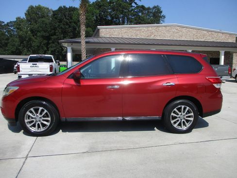 Used 2013 Nissan Pathfinder S FWD image 1