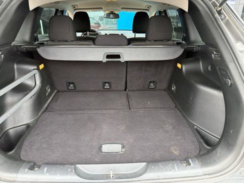 Used 2016 Jeep Cherokee Latitude w/ Cold Weather Group AWD/4WD image 9