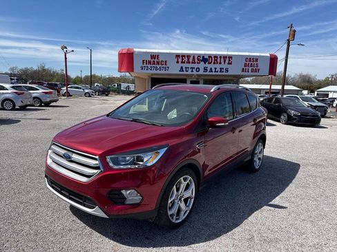 Used 2019 Ford Escape Titanium image 1