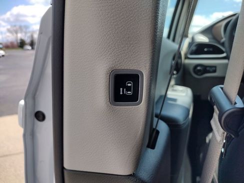 Used 2024 Chrysler Voyager LX image 14