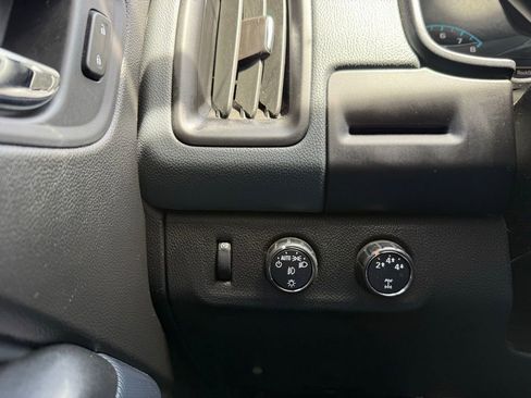Used 2016 Chevrolet Colorado Z71 AWD/4WD image 12