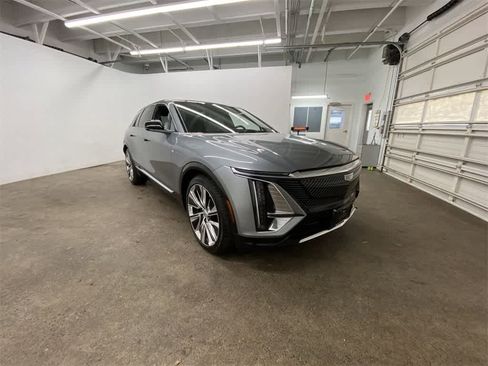 Certified 2024 Cadillac Lyriq Luxury image 8