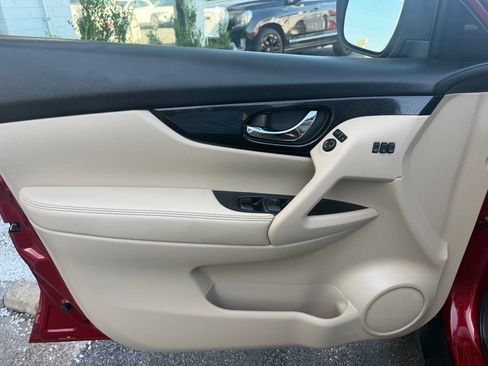 Used 2019 Nissan Rogue SL w/ Premium Package AWD/4WD image 10