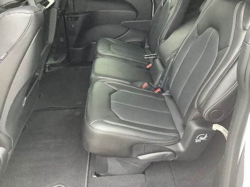 Used 2024 Chrysler Pacifica Touring-L w/ Uconnect Theater Family Group image 10