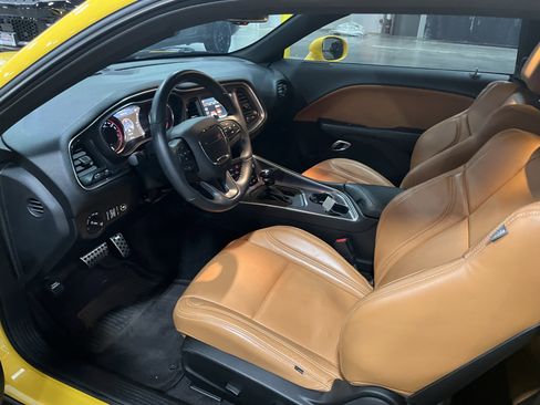 Used 2018 Dodge Challenger R/T Scat Pack RWD image 9