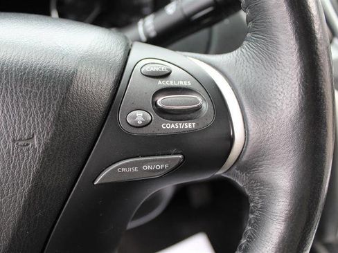 Used 2019 Nissan Pathfinder SL image 16