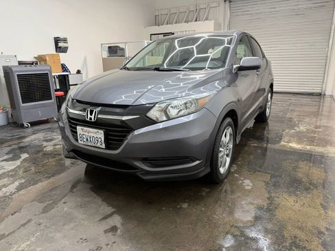 Used 2017 Honda HR-V LX image 4