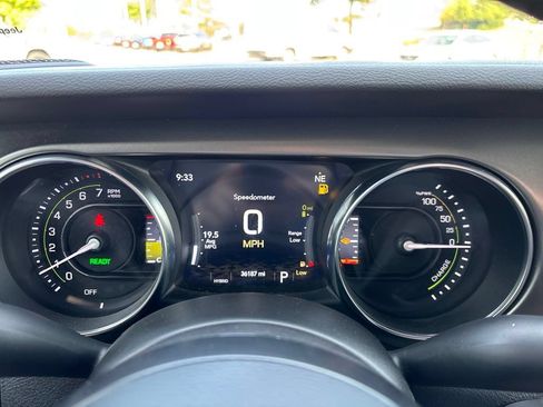 Used 2023 Jeep Wrangler Unlimited AWD/4WD image 37
