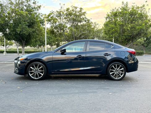 Used 2018 MAZDA MAZDA3 Touring FWD image 6