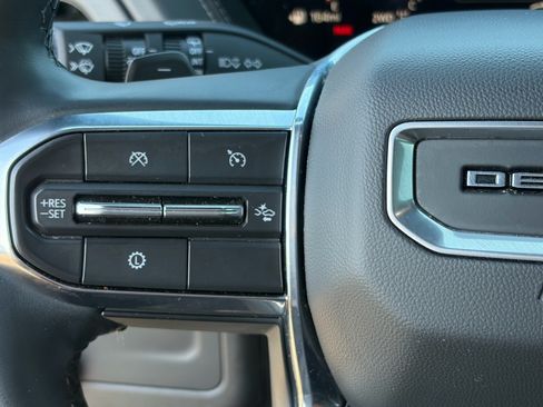 Used 2025 GMC Yukon Denali AWD/4WD image 16