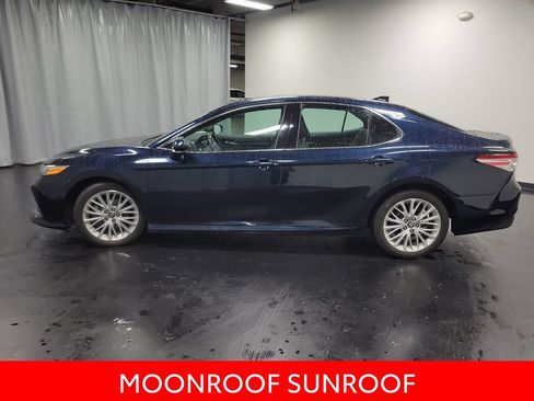 Used 2019 Toyota Camry XLE FWD image 5