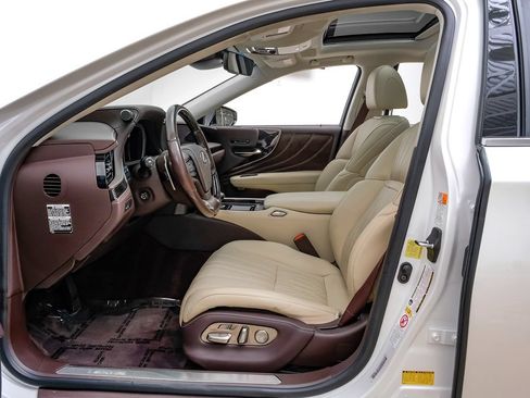 Used 2018 Lexus LS 500 w/ Luxury Package RWD image 4