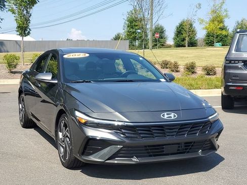 Used 2024 Hyundai Elantra Limited FWD image 3