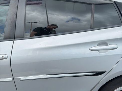 Used 2016 Toyota Prius Four FWD image 2
