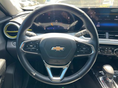 Used 2025 Chevrolet Trax LT w/ Driver Confidence Package FWD image 15