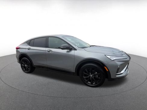 Used 2025 Buick Envista Sport Touring image 2