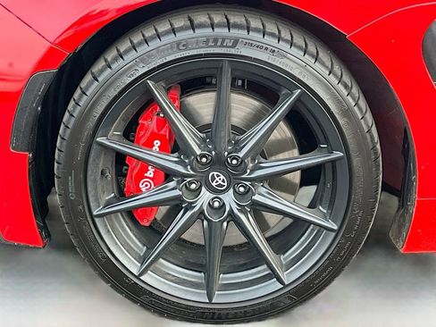 Used 2025 Toyota GR86 Premium w/ Performance Package image 29