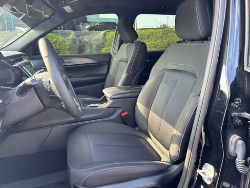 Used 2025 Jeep Grand Cherokee L Laredo w/ Luxury Tech Group I AWD/4WD image 6