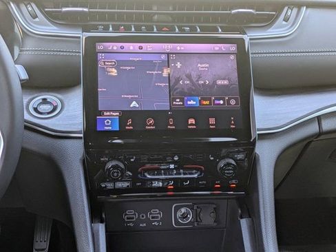 New 2025 Jeep Grand Cherokee L Limited w/ Black Appearance Package AWD/4WD image 17