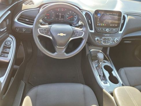 Used 2025 Chevrolet Malibu LT image 13