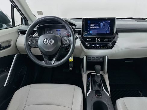 Used 2025 Toyota Corolla Cross L AWD/4WD image 22