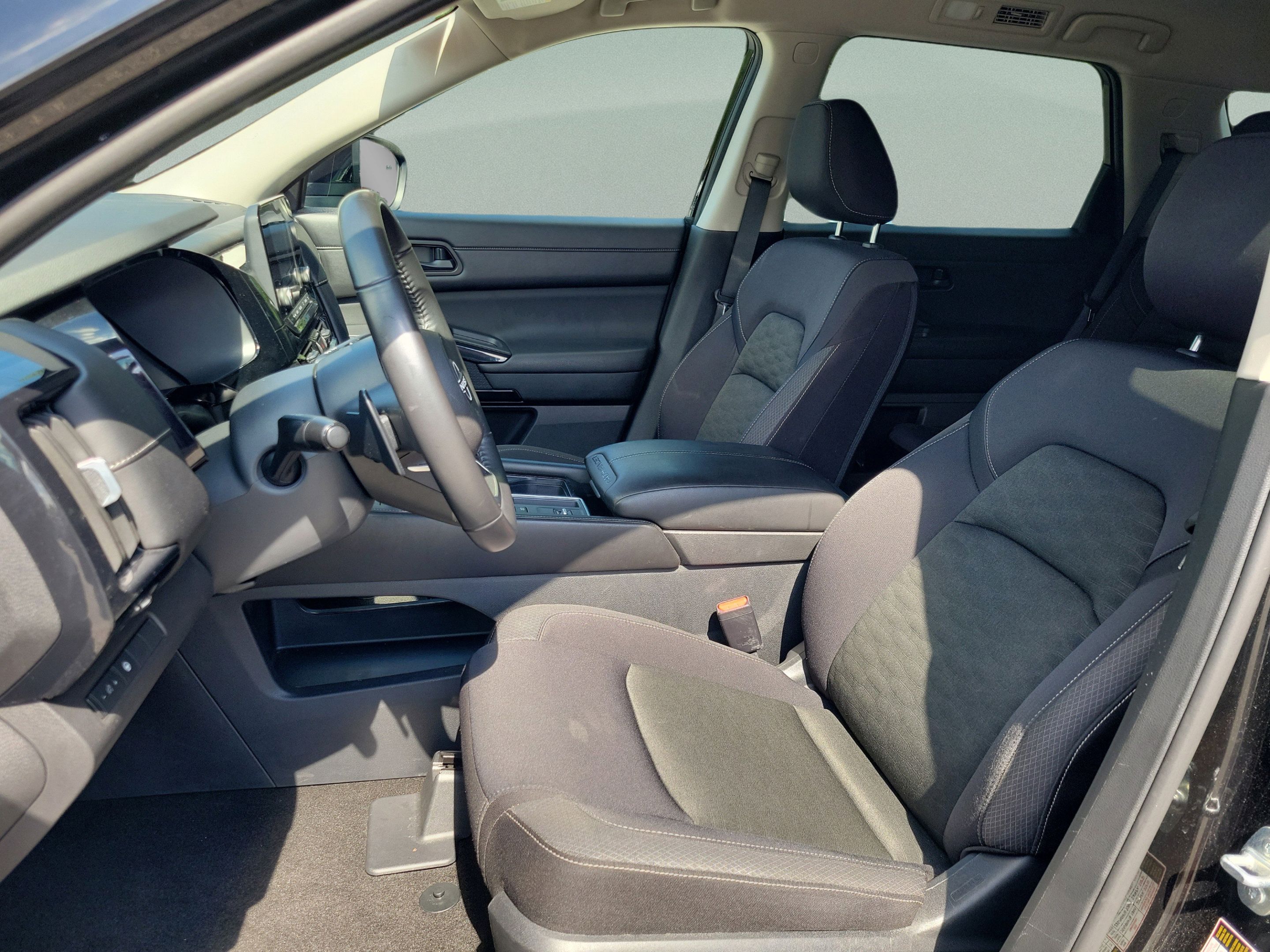 Certified 2024 Nissan Pathfinder SV FWD image 21