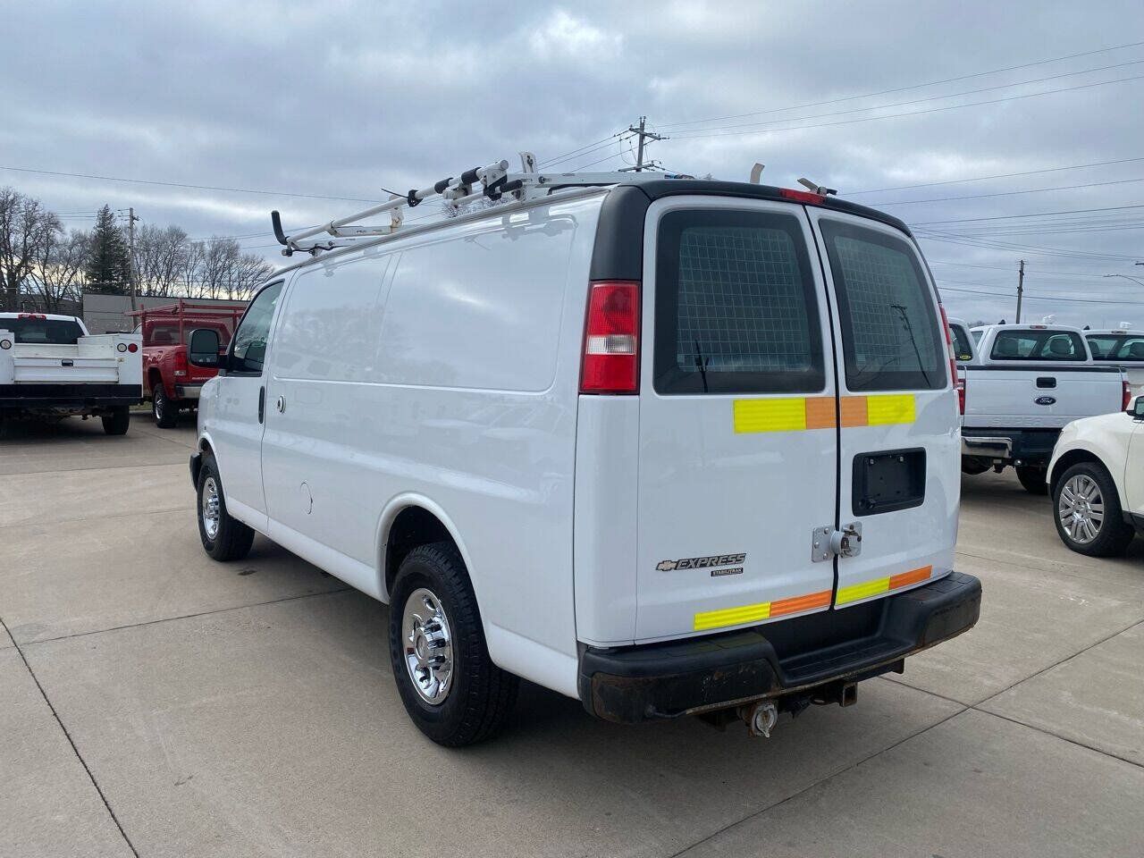 Used 2014 Chevrolet Express 2500 RWD image 8